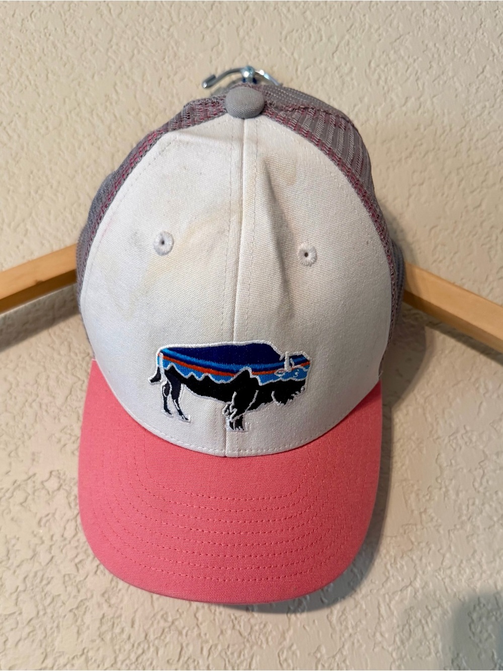 Patagonia Fitz Roy Bison Baseball Cap Trucker Hat White Pink Gray Adjustable